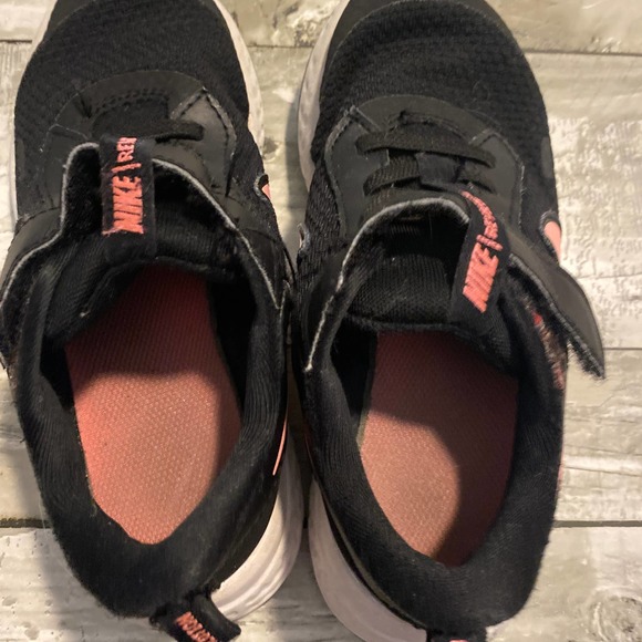 Nike girls pink and black sneakers 13C - Picture 5 of 7